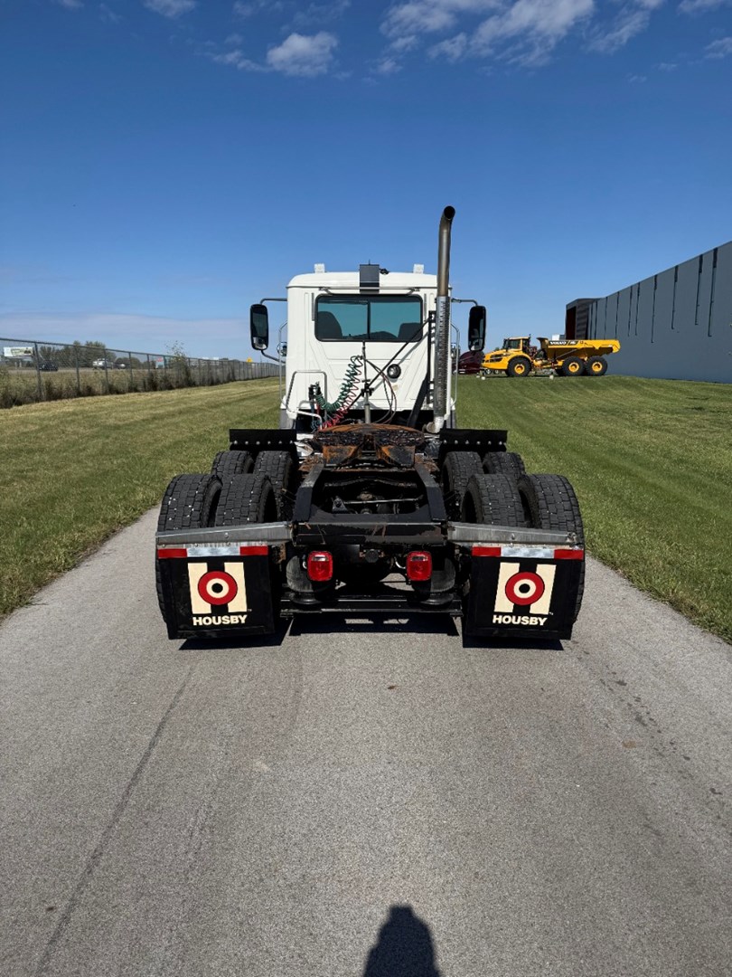 2016 MACK CXU613 - USED TRUCKS DAY CAB - image 5